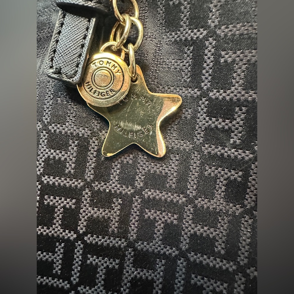 Tommy Hilfiger Black Signature Logo Tote Shoulder Bag w/ Gold Tone Purse Charm - Picture 5 of 8